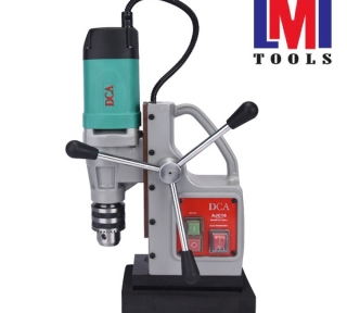 Máy khoan từ 900W DCA AJC16