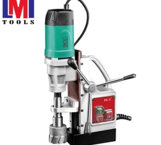 Máy khoan từ 900W DCA AJC02-30